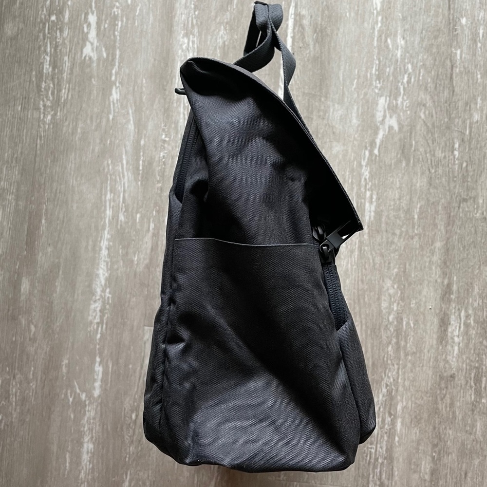 Lululemon Early Embark Duffle - Picture 3 of 16